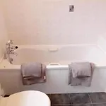 3 Bedroom House-sleeps 5-garden-parking-dromahaire Слайго