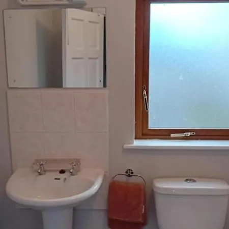 3 Bedroom House-sleeps 5-garden-parking-dromahaire בית נופש