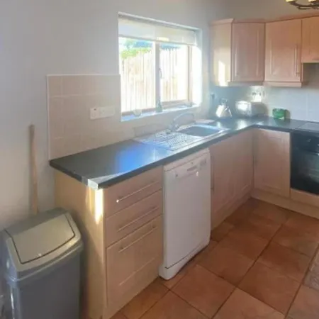 3 Bedroom House-sleeps 5-garden-parking-dromahaire *