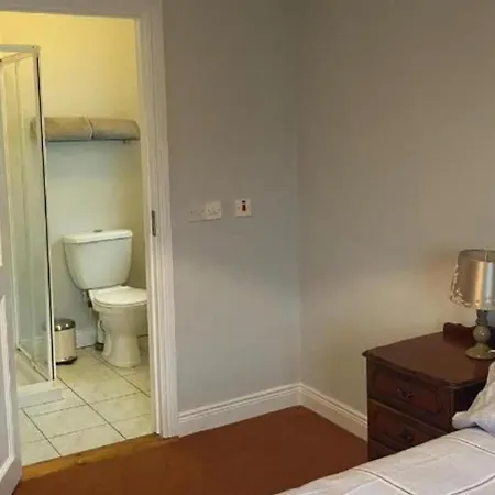 3 Bedroom House-sleeps 5-garden-parking-dromahaire *