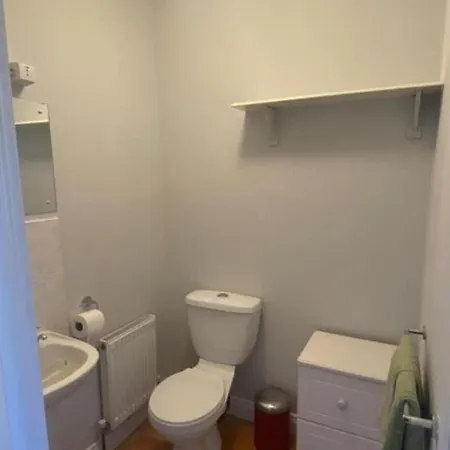 3 Bed-sleeps 5-garden-parking-pets Sligo
