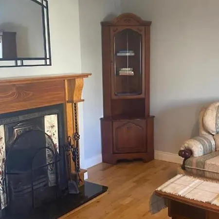 3 Bedroom House-sleeps 5-garden-parking-dromahaire Дом отдыха Слайго
