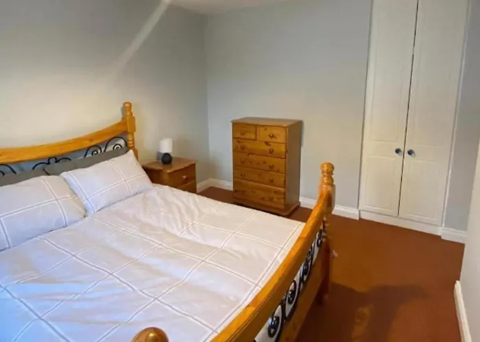 Holiday home 3 Bedroom House-sleeps 5-garden-parking-dromahaire Sligo