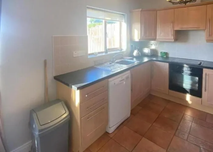 3 Bedroom House-sleeps 5-garden-parking-dromahaire *