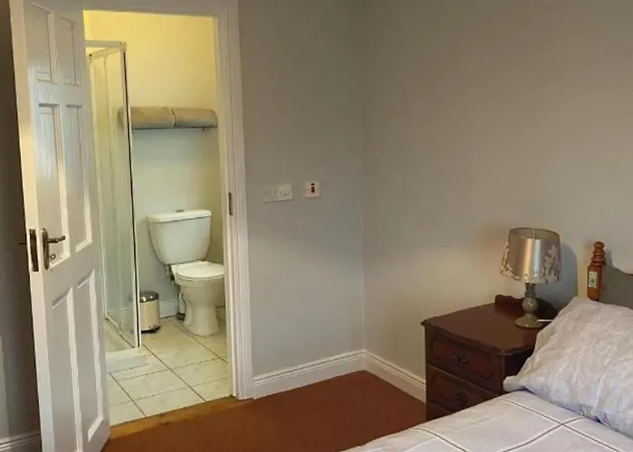 3 Bedroom House-sleeps 5-garden-parking-dromahaire *