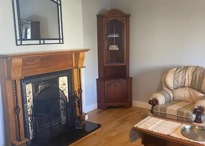 3 Bedroom House-sleeps 5-garden-parking-dromahaire Holiday home Sligo