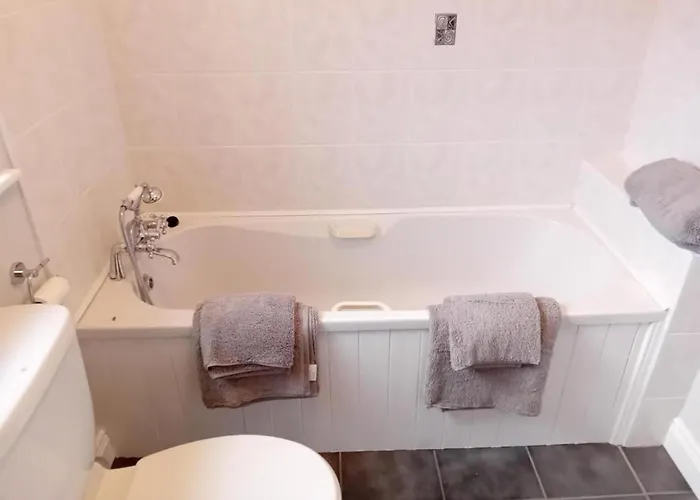 3 Bedroom House-sleeps 5-garden-parking-dromahaire Sligo